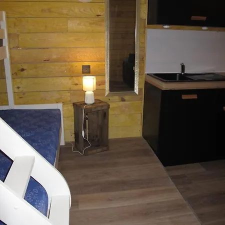 Ambiance T1 Bis Cosy Pour 5 Personnes Avec Patio à 25 Mn Des Plages Apartamento